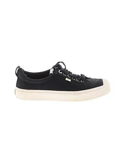 Pre-owned Cariuma Sneakers In Black