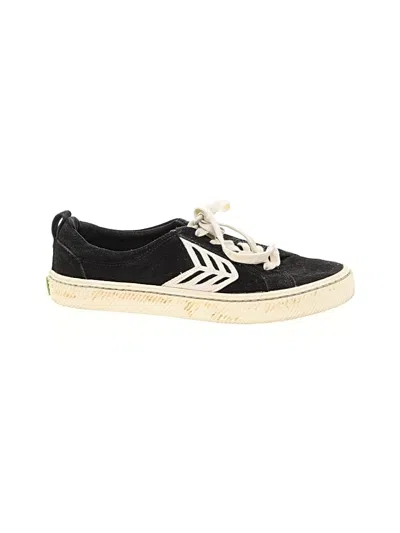 Pre-owned Cariuma Sneakers In Black