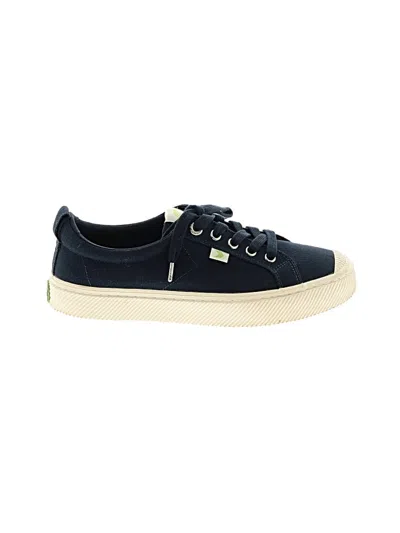 Pre-owned Cariuma Sneakers In Blue