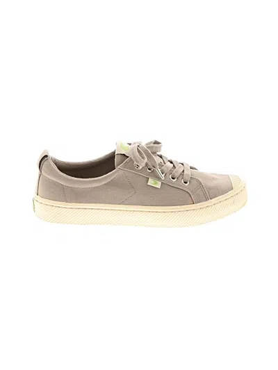 Pre-owned Cariuma Sneakers In Gray