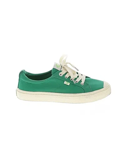 Pre-owned Cariuma Sneakers In Green