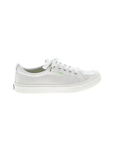 Pre-owned Cariuma Sneakers In White