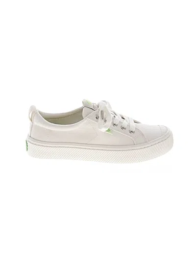 Pre-owned Cariuma Sneakers In White