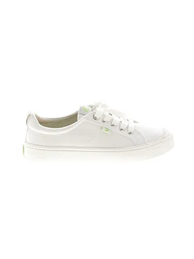 Pre-owned Cariuma Sneakers In White
