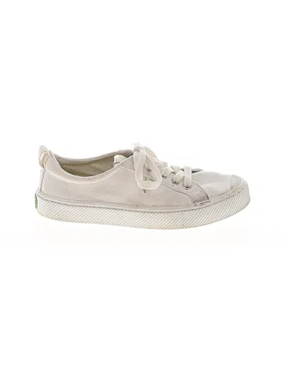 Pre-owned Cariuma Sneakers In White
