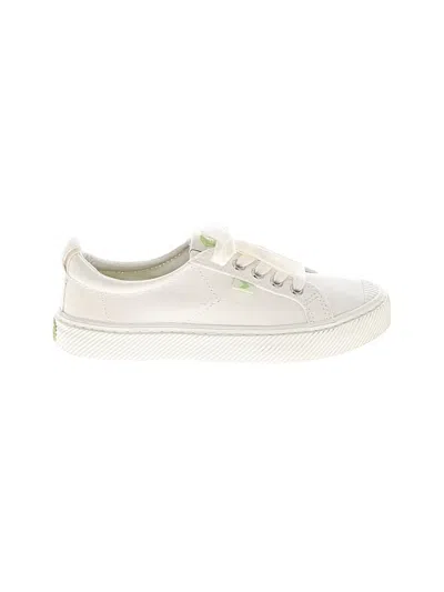Pre-owned Cariuma Sneakers In White