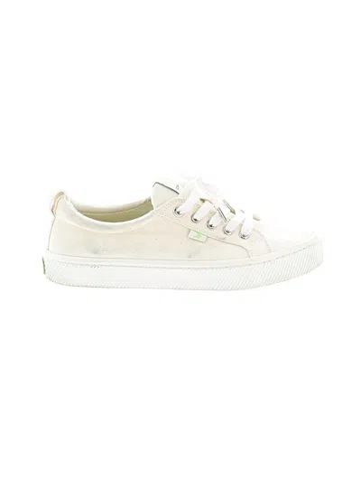 Pre-owned Cariuma Sneakers In White