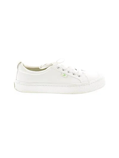 Pre-owned Cariuma Sneakers In White