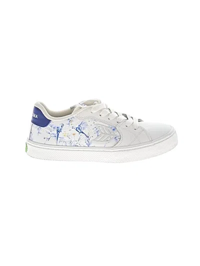 Pre-owned Cariuma Sneakers In White