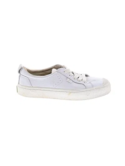 Pre-owned Cariuma Sneakers In White