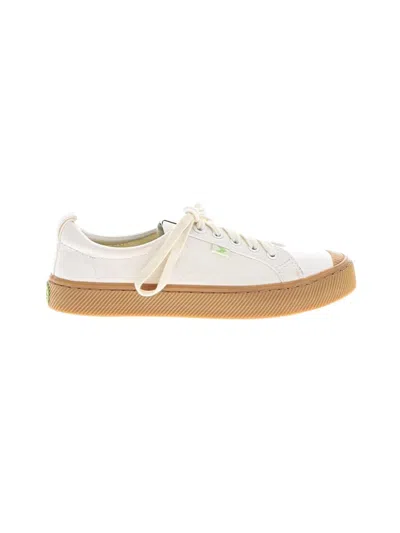 Pre-owned Cariuma Sneakers In White