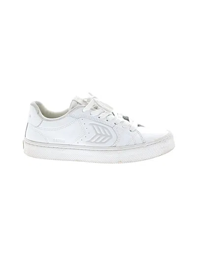 Pre-owned Cariuma Sneakers In White