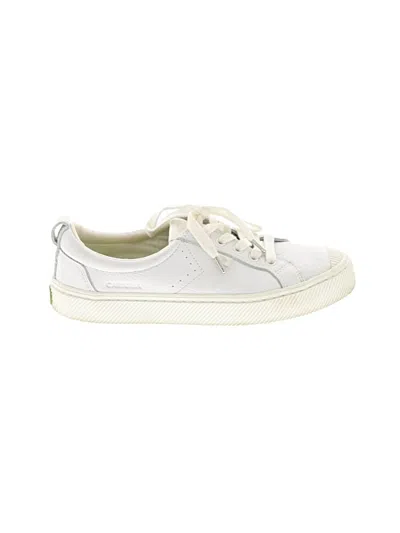 Pre-owned Cariuma Sneakers In White