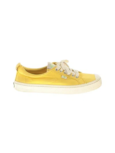Pre-owned Cariuma Sneakers In Yellow