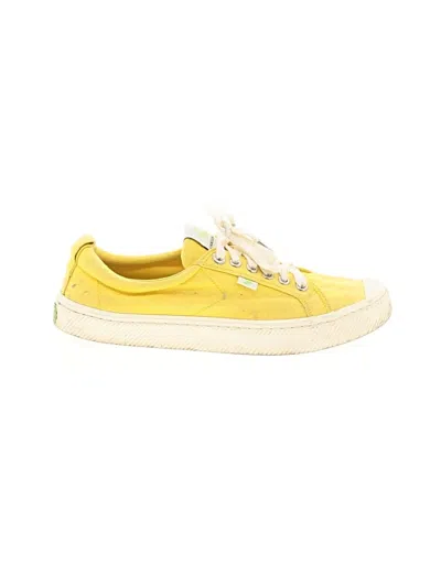 Pre-owned Cariuma Sneakers In Yellow