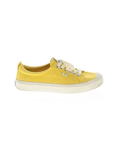 Pre-owned Cariuma Sneakers In Yellow