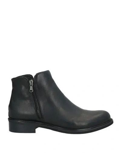 Carla De' Medici Woman Ankle Boots Black Size 6 Calfskin