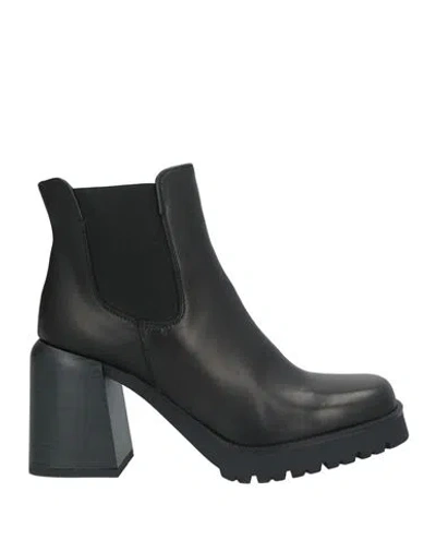 Carla De' Medici Woman Ankle Boots Black Size 8 Calfskin