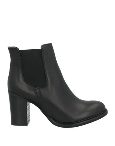 Carla De' Medici Woman Ankle Boots Black Size 8 Calfskin