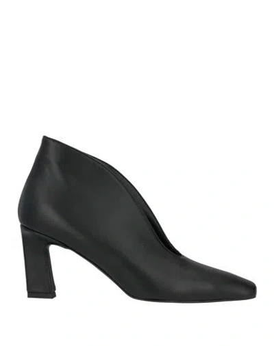 Carla G. Woman Ankle Boots Black Size 8 Leather