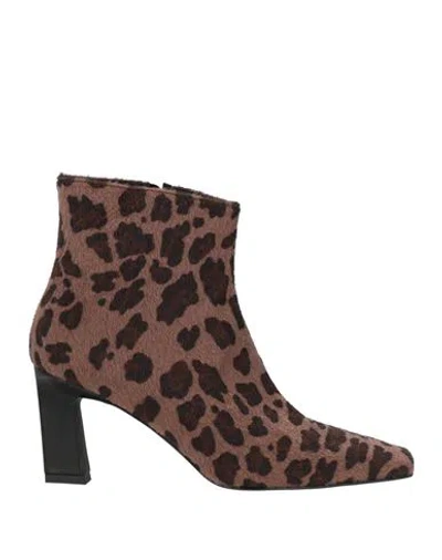 Carla G. Woman Ankle Boots Chocolate Brown Size 7 Textile Fibers