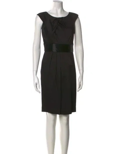 Pre-owned Carmen Marc Valvo Bateau Neckline Knee-length Dress In Black