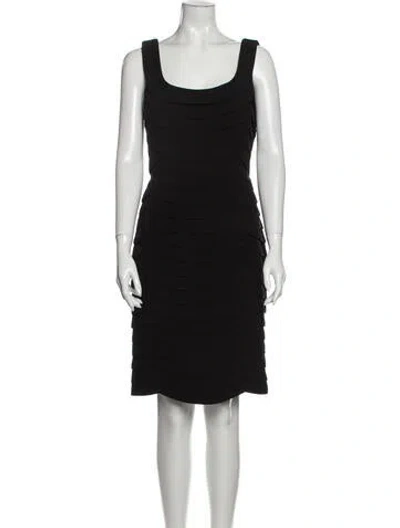Pre-owned Carmen Marc Valvo Scoop Neck Knee-length Dress In Black