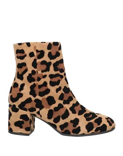 Carmens Woman Ankle Boots Beige Size 8 Leather