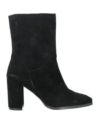 Carmens Woman Ankle Boots Black Size 6 Leather