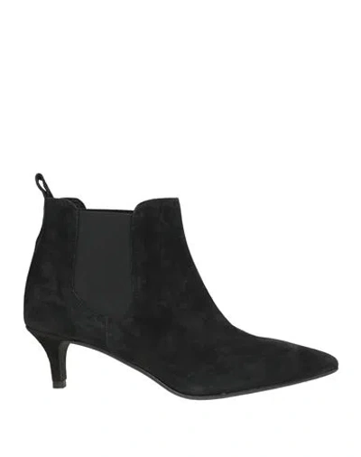 Carmens Woman Ankle Boots Black Size 6 Leather