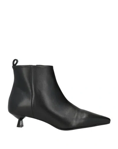 Carmens Woman Ankle Boots Black Size 7 Leather