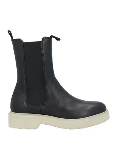 Carmens Woman Ankle Boots Black Size 8 Leather