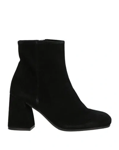 Carmens Woman Ankle Boots Black Size 8 Leather