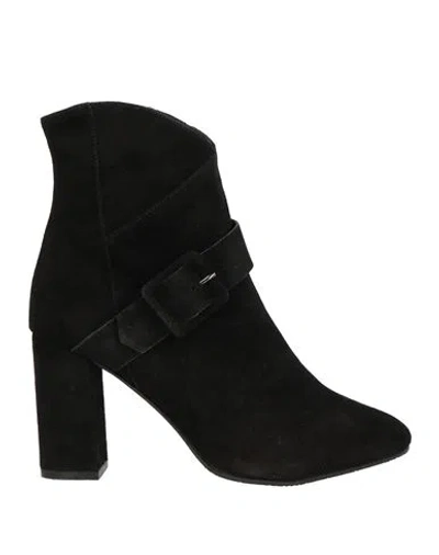 Carmens Woman Ankle Boots Black Size 8 Leather