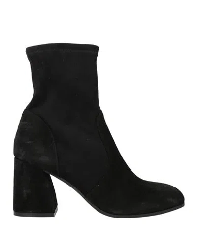 Carmens Woman Ankle Boots Black Size 8 Leather