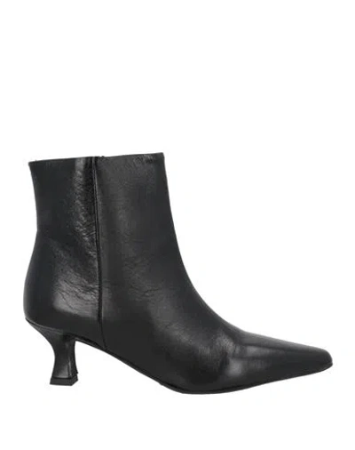 Carmens Woman Ankle Boots Black Size 9 Soft Leather