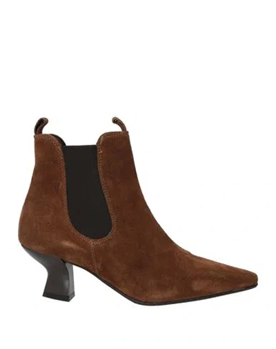 Carmens Woman Ankle Boots Brown Size 7 Leather
