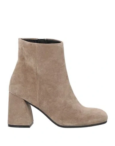 Carmens Woman Ankle Boots Sand Size 8 Leather In Beige