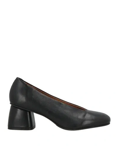 Carmens Woman Pumps Black Size 7 Soft Leather