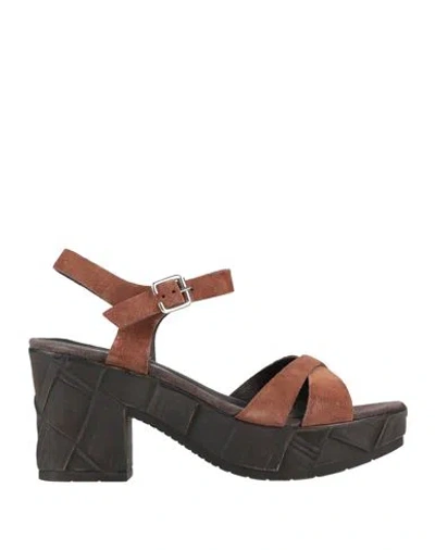 Carmens Woman Sandals Brown Size 8 Soft Leather
