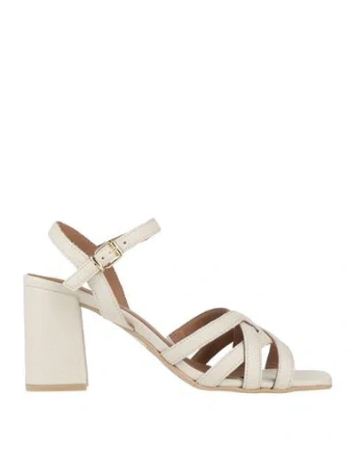 Carmens Woman Sandals White Size 10 Leather