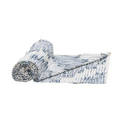 Carol & Frank 100% Cotton Throw In Blue;white