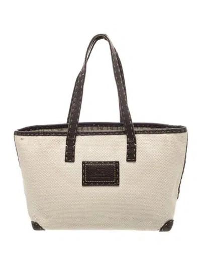 Pre-owned Carolina Herrera Canvas Shoulder Bag In Neutrals