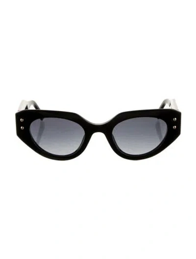 Pre-owned Carolina Herrera Cat-eye Gradient Sunglasses In Black