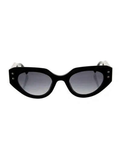 Pre-owned Carolina Herrera Cat-eye Gradient Sunglasses In Black/pink