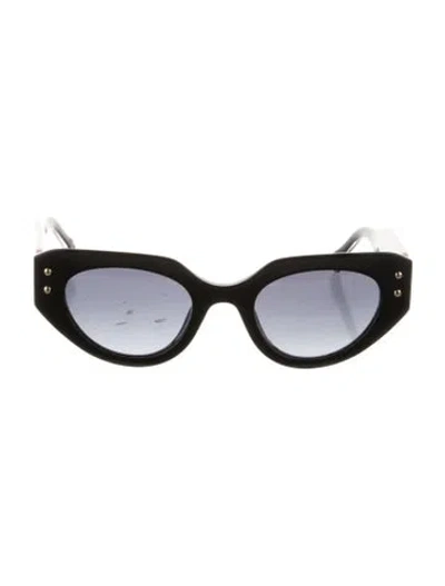 Pre-owned Carolina Herrera Cat-eye Gradient Sunglasses In Multi