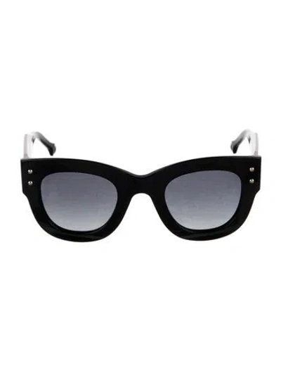 Pre-owned Carolina Herrera Cat-eye Gradient Sunglasses In Multicolor