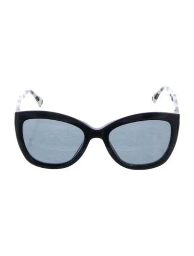 Pre-owned Carolina Herrera Cat-eye Tinted Sunglasses In Black/white