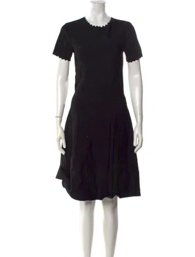 Pre-owned Carolina Herrera Crew Neck Knee-length Dress In Black