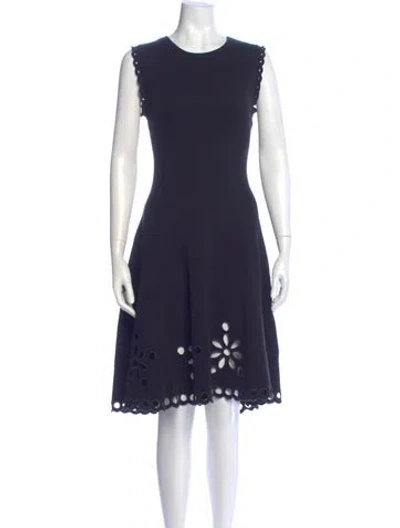 Pre-owned Carolina Herrera Crew Neck Knee-length Dress In Blue